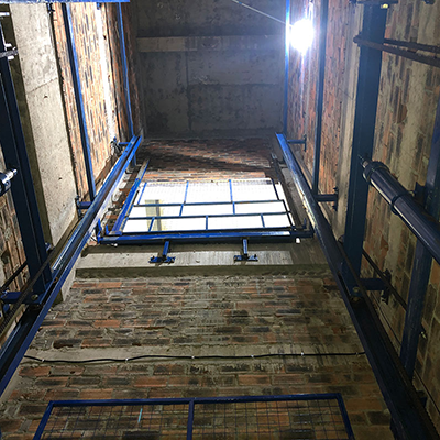 導軌式升降平臺